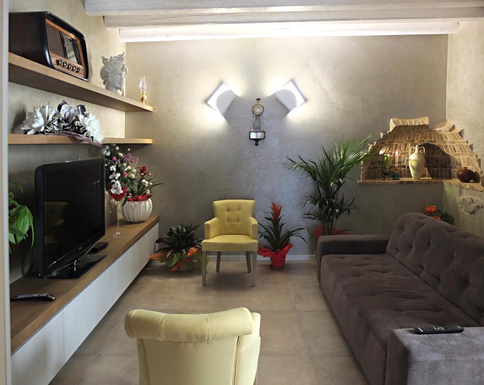 Notti O' Tunn Luxury Rooms In Centro Geraci Siculo Exterior foto