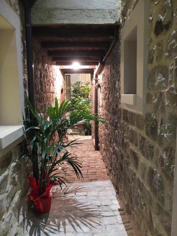 Notti O' Tunn Luxury Rooms In Centro Geraci Siculo Exterior foto